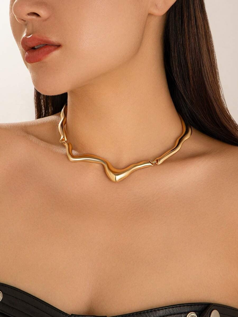 Collar asimetrico tipo gota de lava