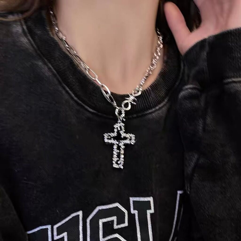 Collar de cruz con espinas