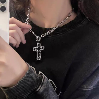 Collar de cruz con espinas