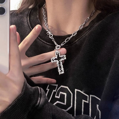 Collar de cruz con espinas