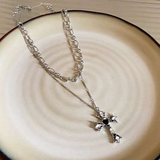 Collar de cruz de cristal