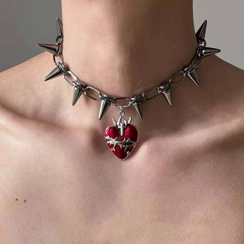 Collar corazón con espinas